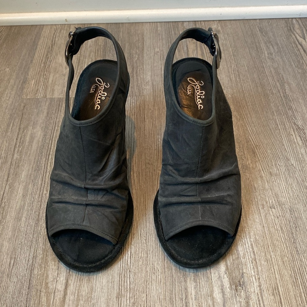 Zodiac USA Black Slingback Peep-toe Camila Sandal with 3.75 inch heels, Size 8M
